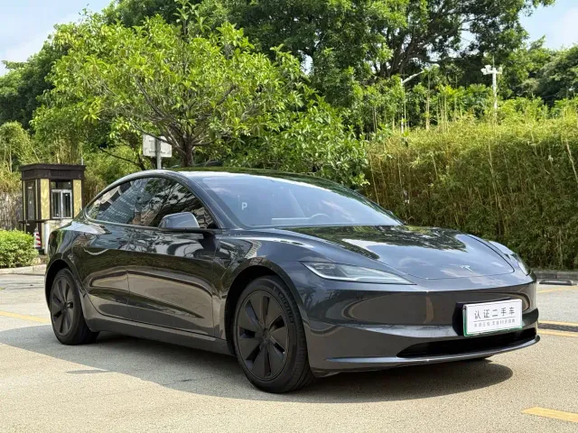 Tesla Model 3 — Фото автомобиля 3