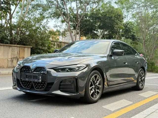 BMW i4 — Фото автомобиля 3