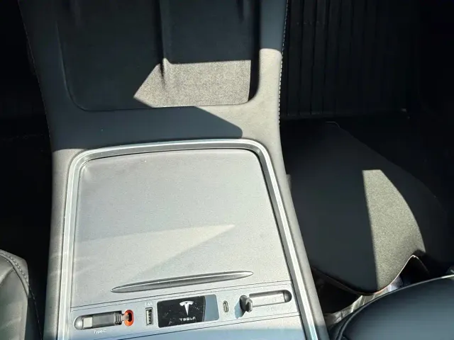 Tesla Model Y 2023 Rear-Wheel Drive Edition — Фото автомобиля 4