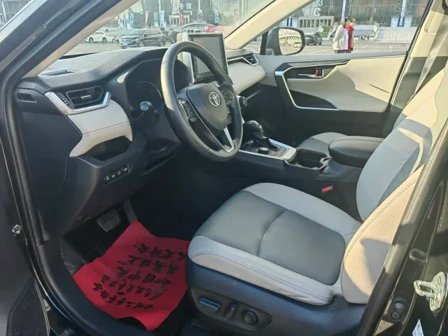Toyota RAV4 — Фото автомобиля 9