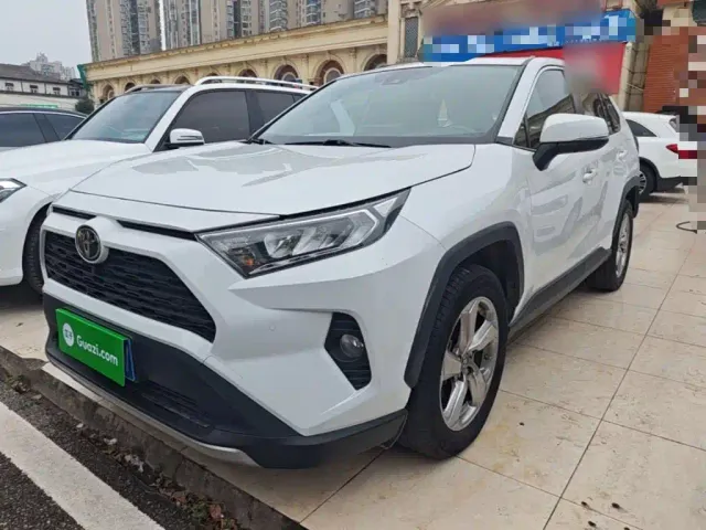 Фотография автомобиля — Toyota RAV4