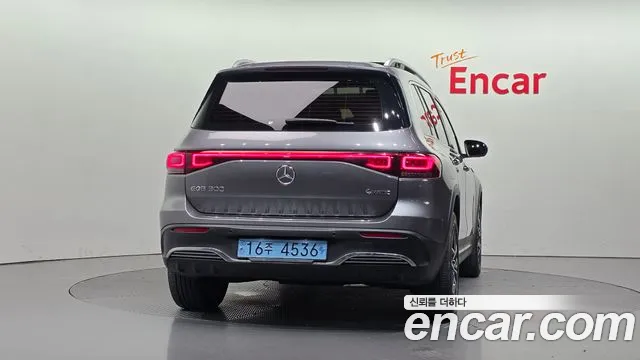 Mercedes-Benz EQB — Фото автомобиля 4