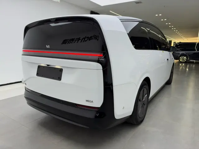 Li Auto MEGA — Фото автомобиля 3