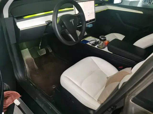 Tesla Model Y — Фото автомобиля 10