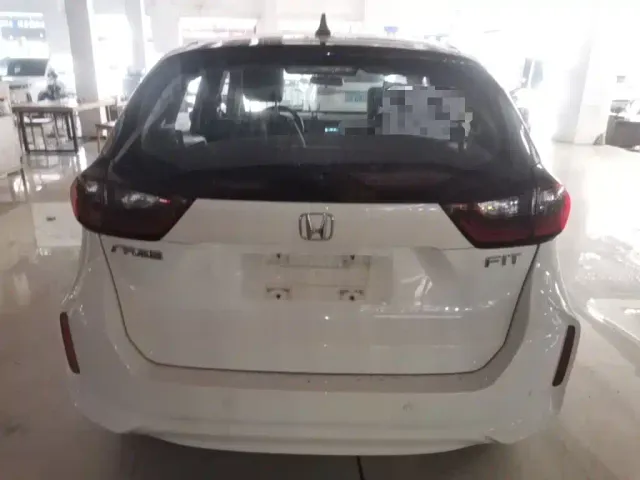 Honda Fit — Фото автомобиля 5