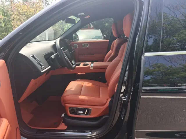 Li Auto L8 — Фото автомобиля 4