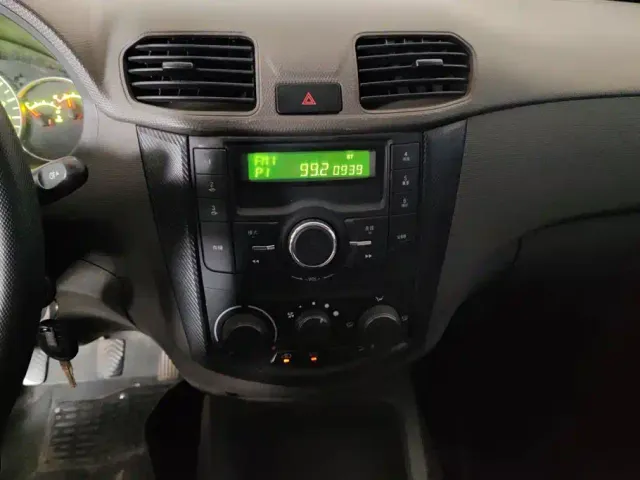 Wuling Hongguang — Фото автомобиля 13