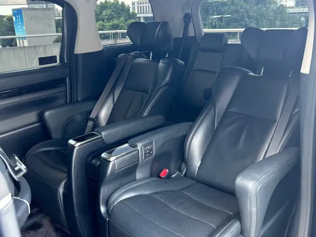 Toyota Vellfire 2021 Crown Hybrid 2.5L HV Premium Edition — Фото автомобиля 13