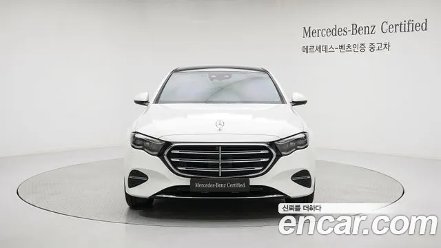 Mercedes-Benz E-Class — Фото автомобиля 3