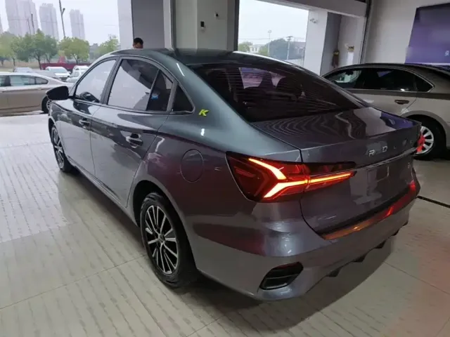 Roewe i5 — Фото автомобиля 4