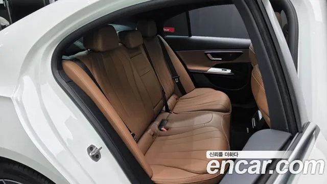 Mercedes-Benz E-Class — Фото автомобиля 9