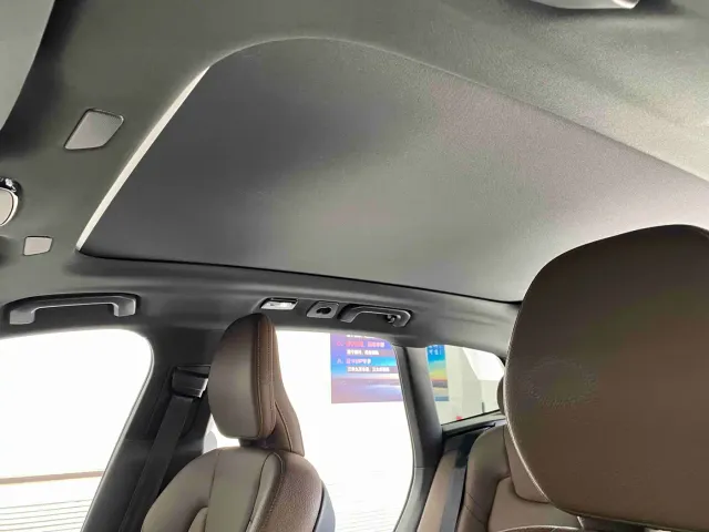 Volvo XC60 — Фото автомобиля 23