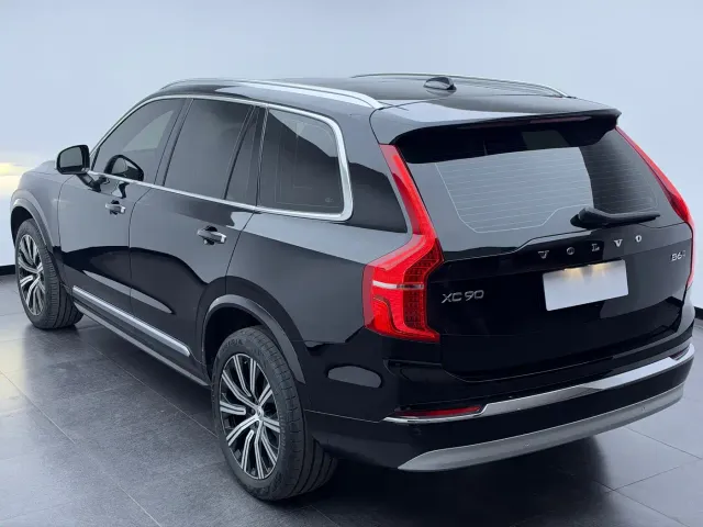 Volvo XC90 — Фото автомобиля 5