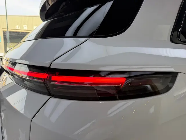 Li Auto L7 — Фото автомобиля 16