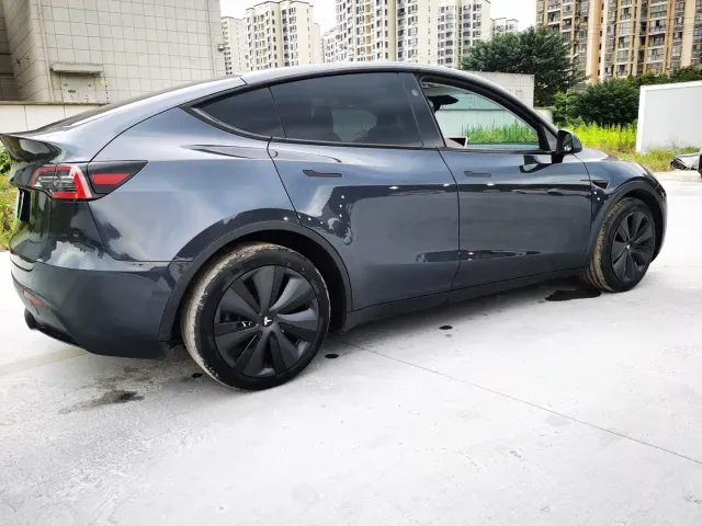 Tesla Model Y — Фото автомобиля 16