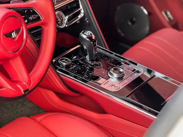 Bentley Flying Spur — Фото автомобиля 6
