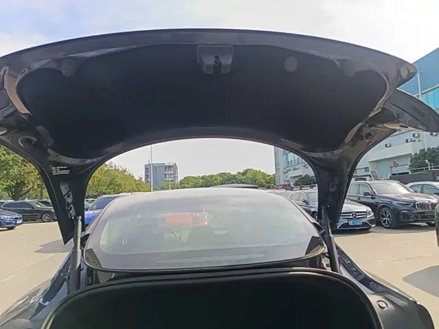 Tesla Model 3 — Фото автомобиля 18