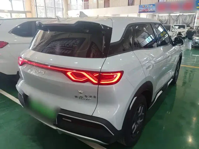 BYD Yuan UP — Фото автомобиля 6