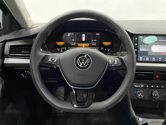 Volkswagen Lavida — Фото автомобиля 5