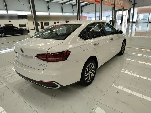Volkswagen Lavida 2023 300TSI DSG Comfort Edition — Фото автомобиля 4