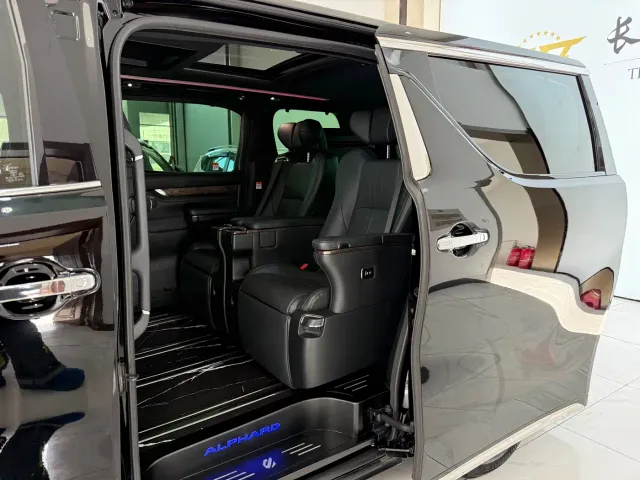 Toyota Alphard — Фото автомобиля 8