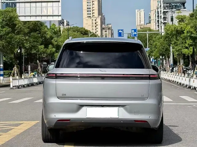 Li Auto L8 — Фото автомобиля 6
