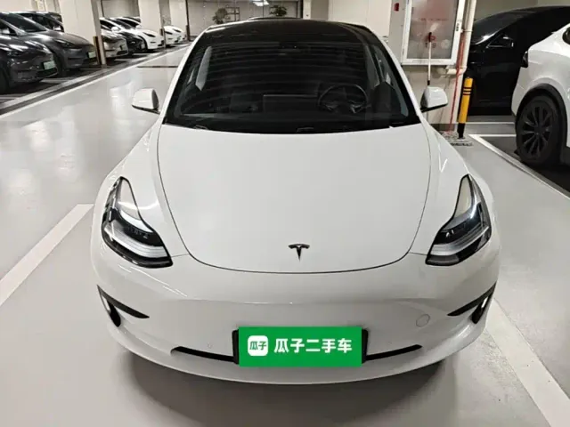 Tesla Model 3 — Фото автомобиля 2