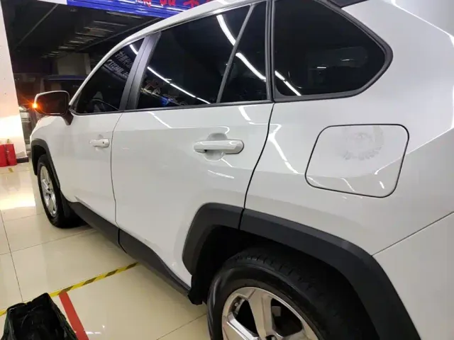Toyota RAV4 — Фото автомобиля 4