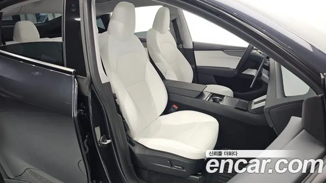 Tesla Model Y — Фото автомобиля 16