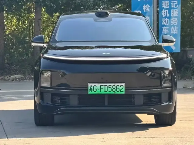 Li Auto L8 — Фото автомобиля 2