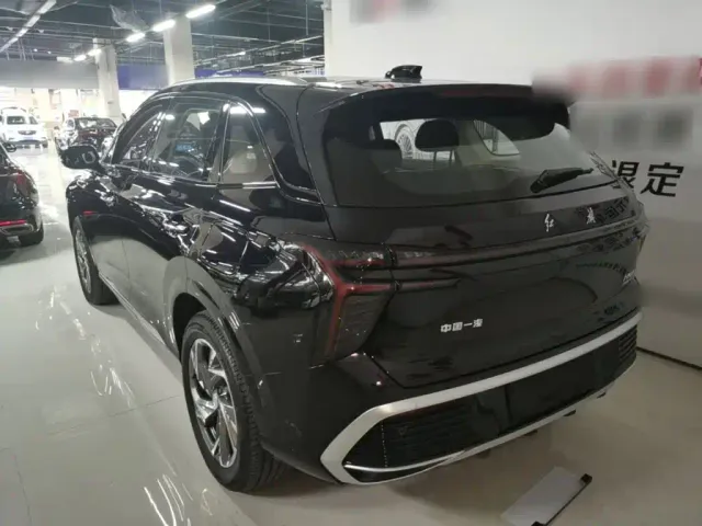 Hongqi HS3 PHEV — Фото автомобиля 4