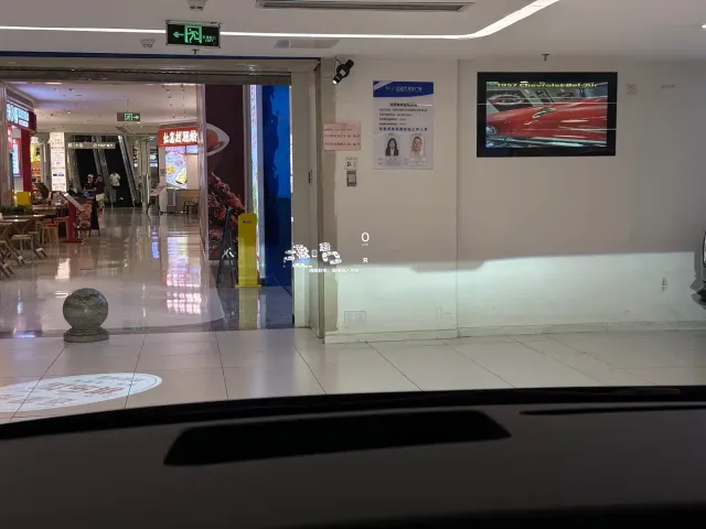 Li Auto i8 — Фото автомобиля 21