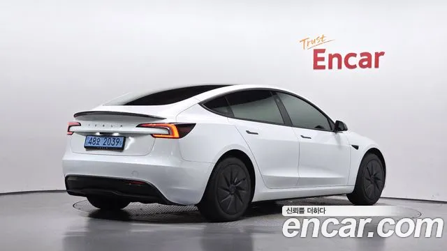 Tesla Model 3 — Фото автомобиля 2