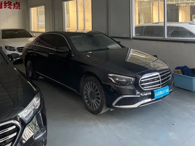 Mercedes-Benz E-Class — Фото автомобиля 3