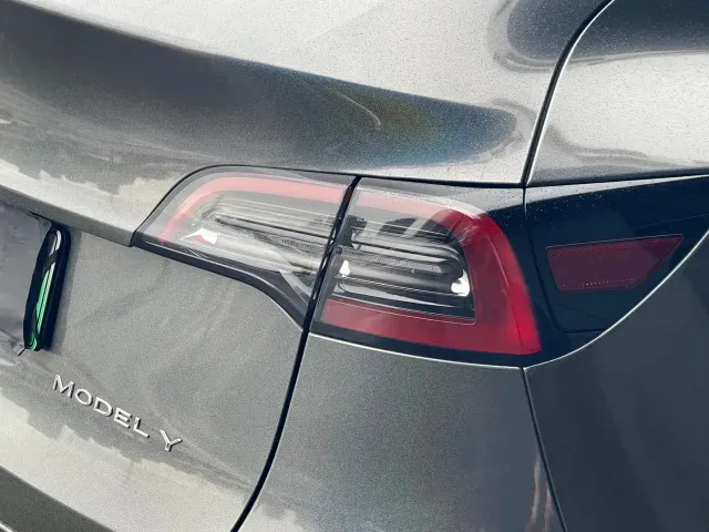 Tesla Model Y — Фото автомобиля 23