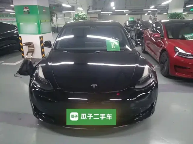 Tesla Model 3 — Фото автомобиля 2