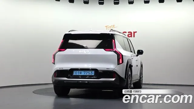 Kia EV9 — Фото автомобиля 4