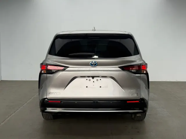 Toyota Sienna — Фото автомобиля 6