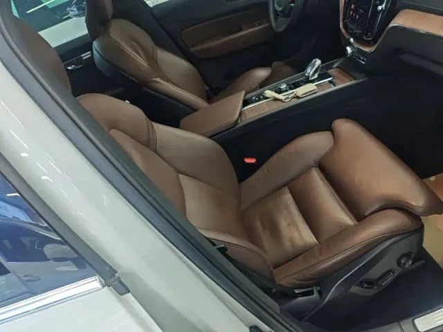 Volvo XC60 — Фото автомобиля 24