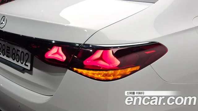 Mercedes-Benz E-Class — Фото автомобиля 22
