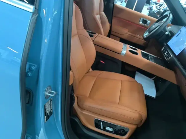Li Auto L9 — Фото автомобиля 24