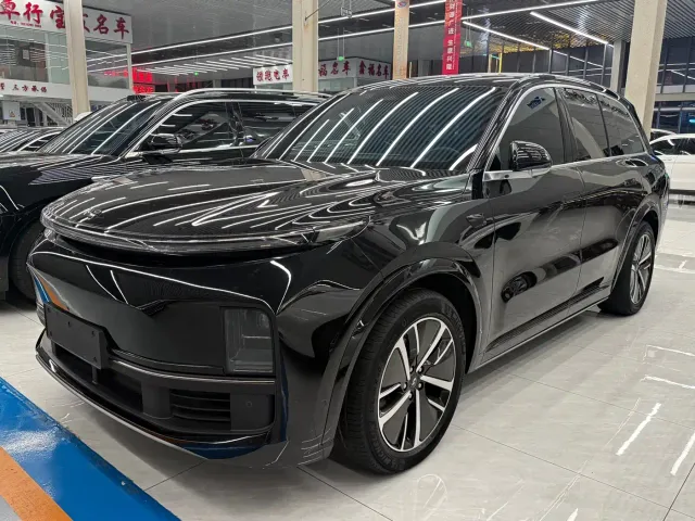 Li Auto L8 — Фото автомобиля 2