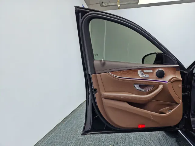 Mercedes-Benz E-Class — Фото автомобиля 13
