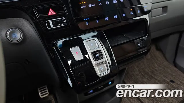 Hyundai Staria Staria 4WD Lounge 9 мест — Фото автомобиля 7