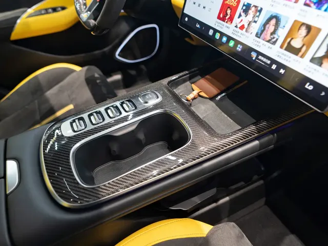 Xiaomi SU7 Ultra — Фото автомобиля 14