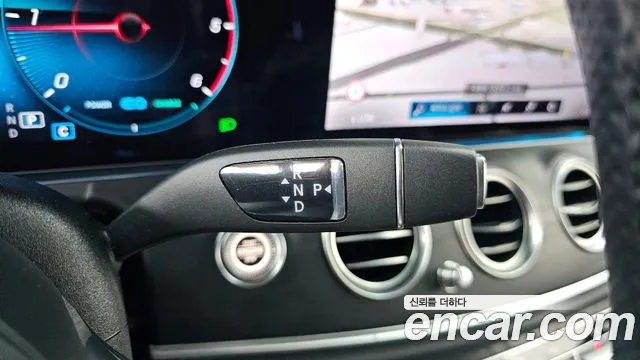 Mercedes-Benz E-Class — Фото автомобиля 9