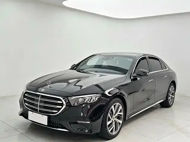 Фотография автомобиля — Mercedes-Benz E-Class