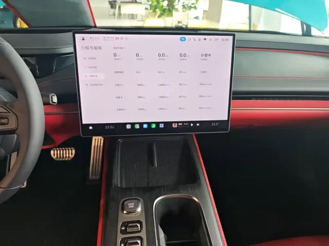 Xiaomi SU7 — Фото автомобиля 12