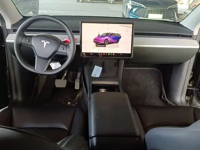 Tesla Model Y — Фото автомобиля 9