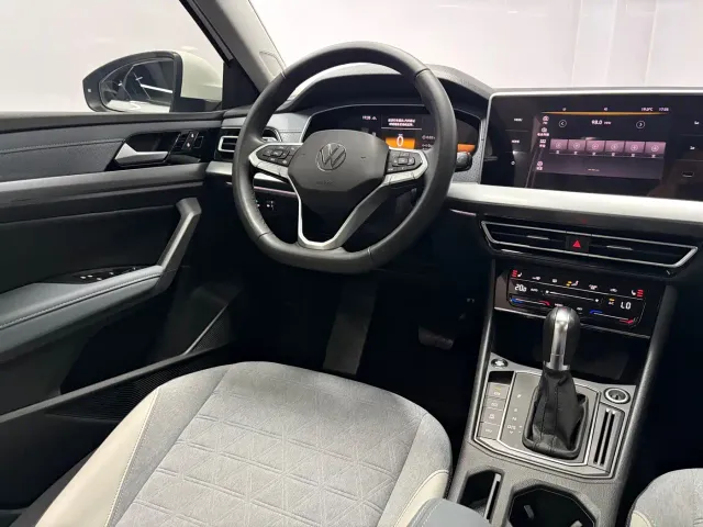 Volkswagen Lavida — Фото автомобиля 8